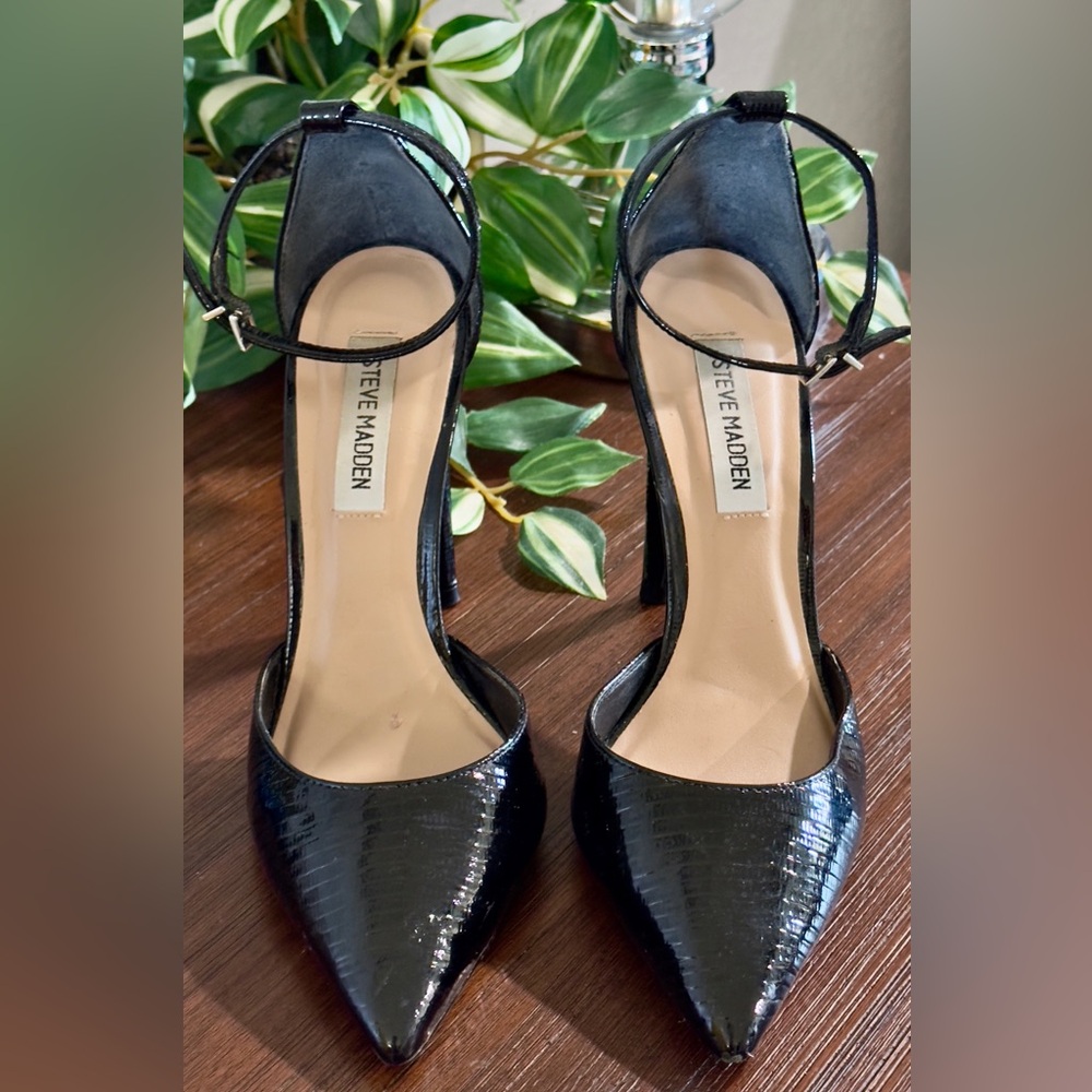 Steve Madden Aisha Pumps